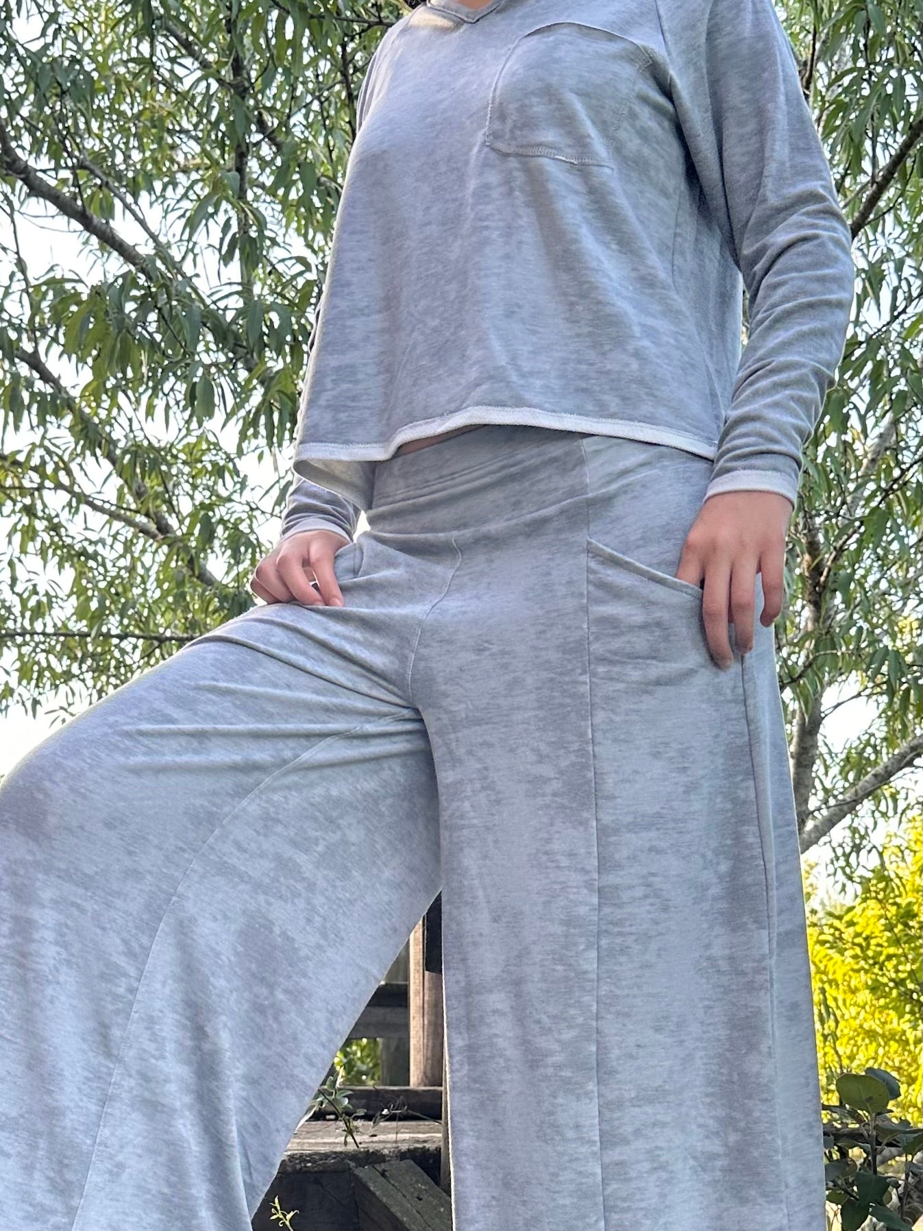 SET| Palazzo Evasé + Buzo Gris Batik