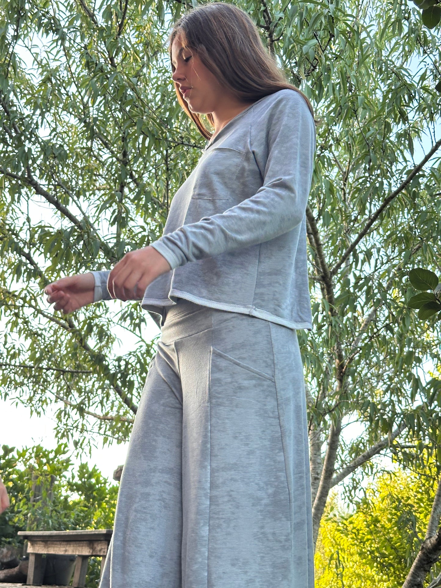 SET| Palazzo Evasé + Buzo Gris Batik